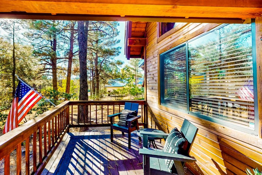 Cozy Bear Cabin- Main House photo 2