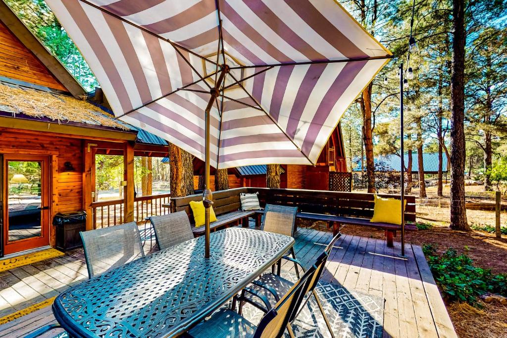 Cozy Bear Cabin- Main House photo 4
