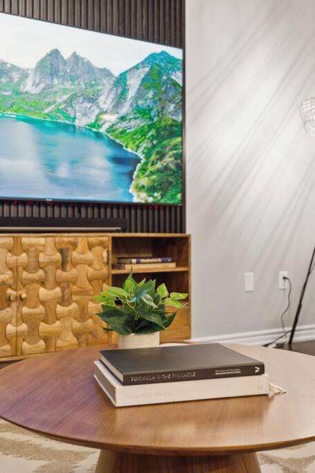 Barrie Luxe, Pool Table 6 BR 6 BA Custom Design A+ Location photo 2