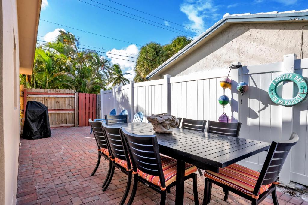 Purely Pompano, Pool, Water front, Paddleboard, Beach, 5 bedroom 3 bath photo 4