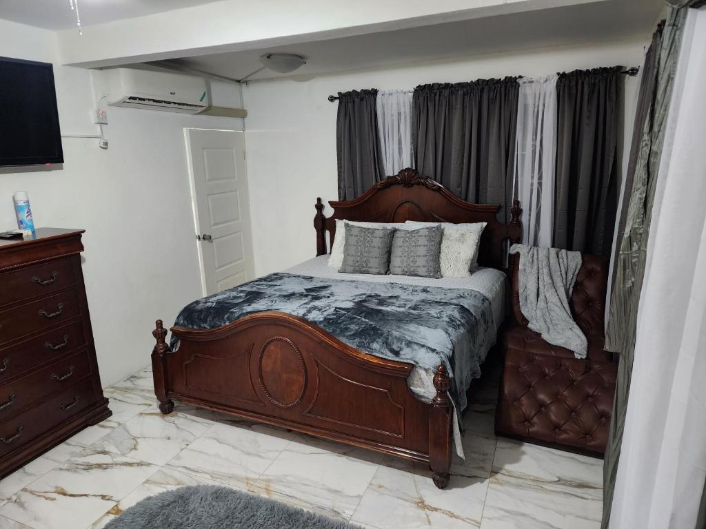 11onEssex1 in the heart of Kingston Ja DN Vacations photo 3