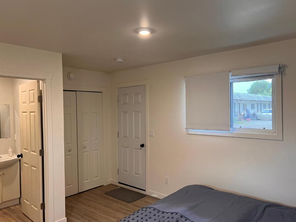 Studio apartment photo 1