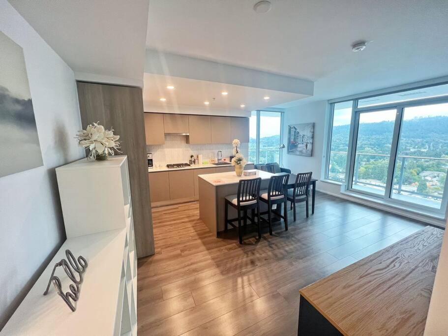 2BDR SkylineView APT Parking&AC photo 3