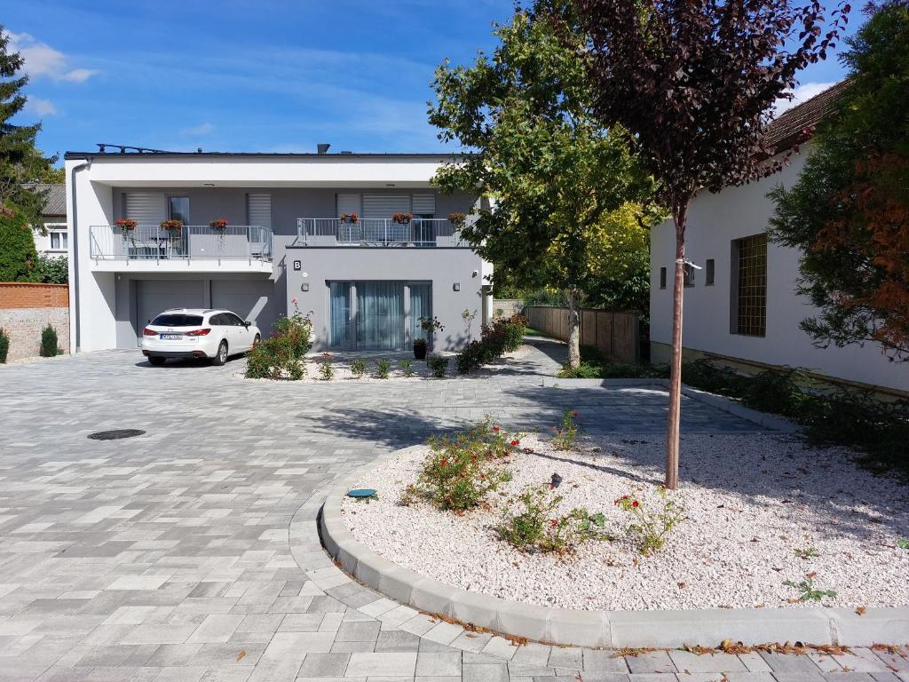 Linden Apartman 002 - Adults Only, Mosonmagyarovar