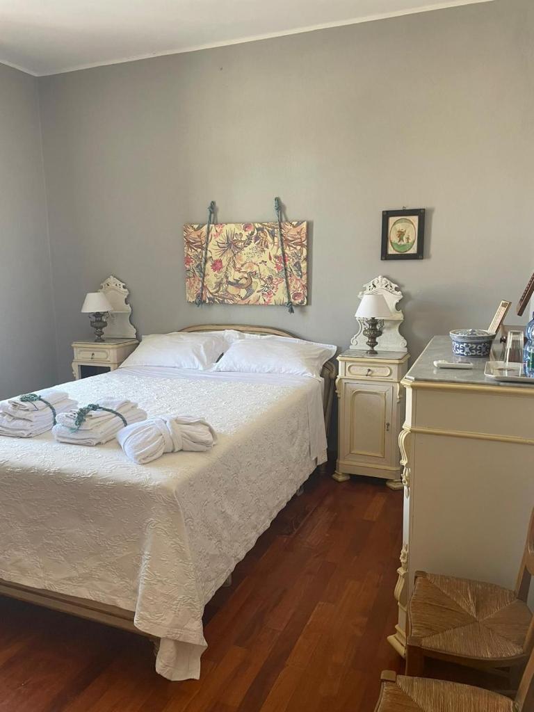 Bed & Breakfast Palazzo Sismonda - Tap to explore photos
