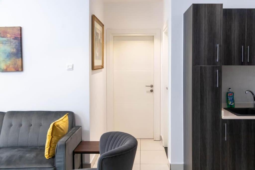 Best 1 Bedroom Plus Guest Toilet @Embassy Gardens photo 1