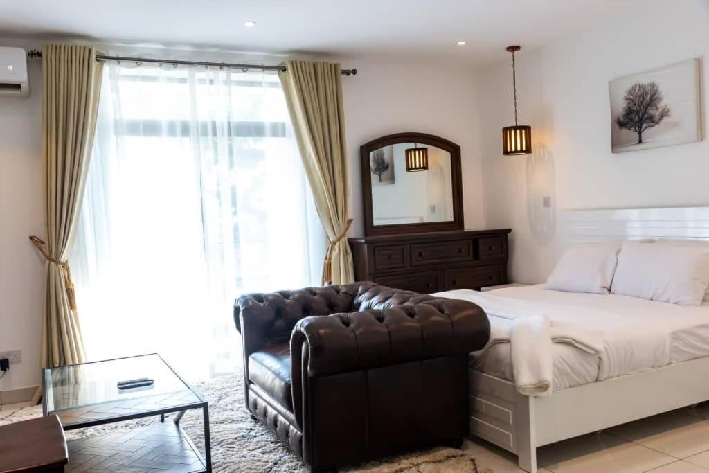 Big Beautiful Suite @ Embassy Gardens, Cantonments