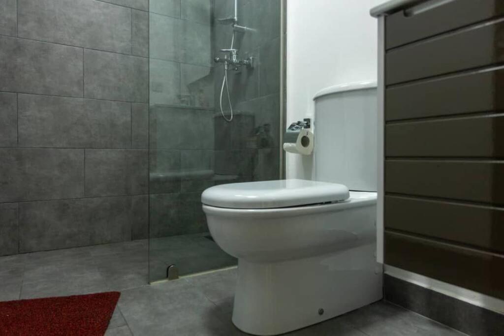 Central 2 Bed Apartment photo 3
