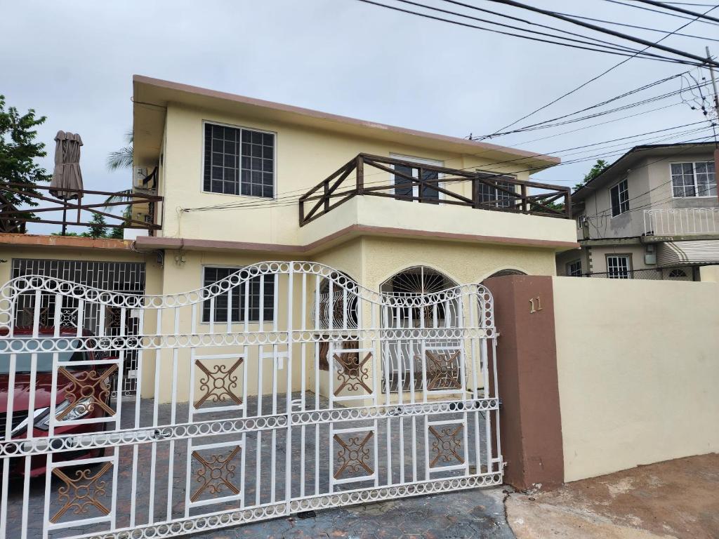 11onEssex1 in the heart of Kingston Ja DN Vacations photo 2