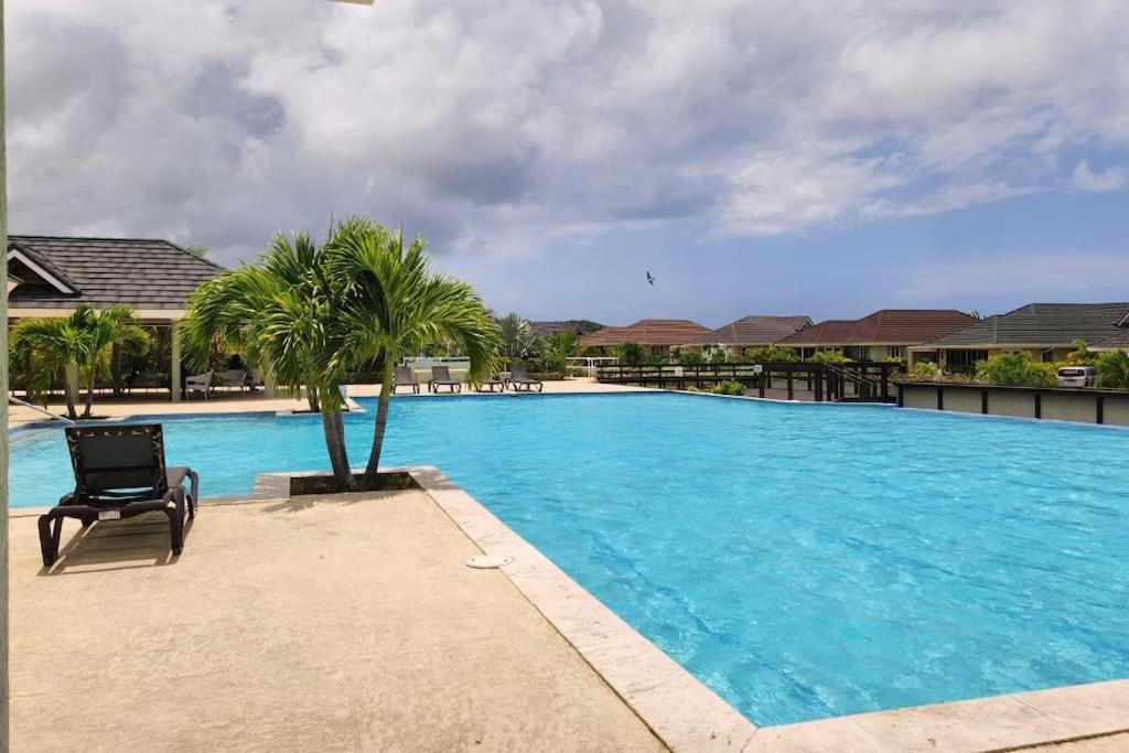 Gated near Ochi w Pool Gym Wi-Fi AC Bball&Ten Crts photo 4