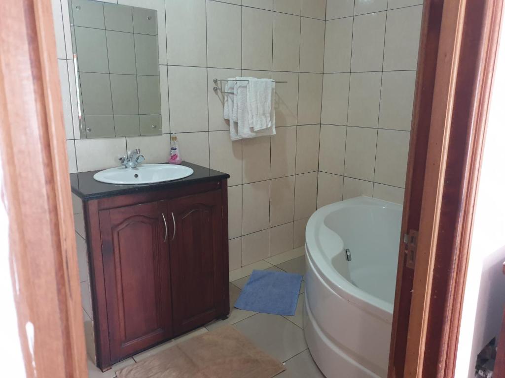 Palmont Commercial Self-Catering Apartments - Beau Vallon photo 3