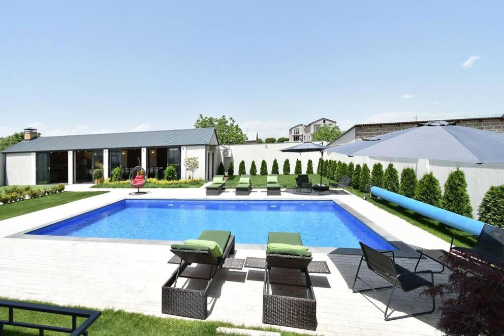 The PooL House Armenia photo 4