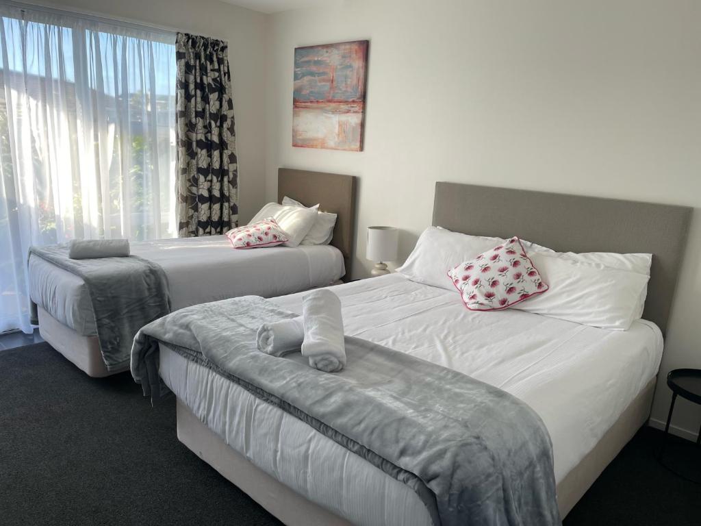 Carters by the Sea Beachside Studio Apartments