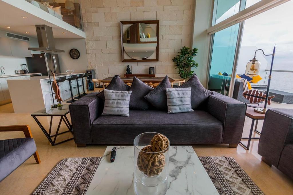 Amazingly Beautiful PH @ Peninsula NV & Ocean View photo 1