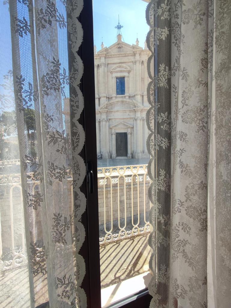 Yhomisus photo 1