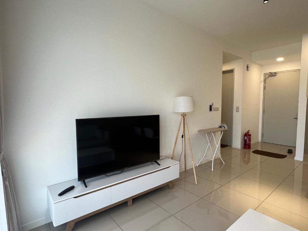 Kondo Clio di Muci home 3R2B Near to IOI City Mall Putrajaya 7min drive, Hospital Serdang 8min drive -non smoking Home for local only photo 2