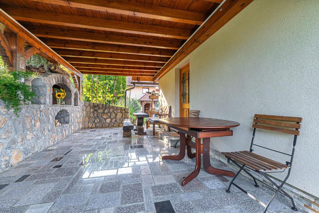Vineyard Cottage Pyramid - Happy Rentals photo 2