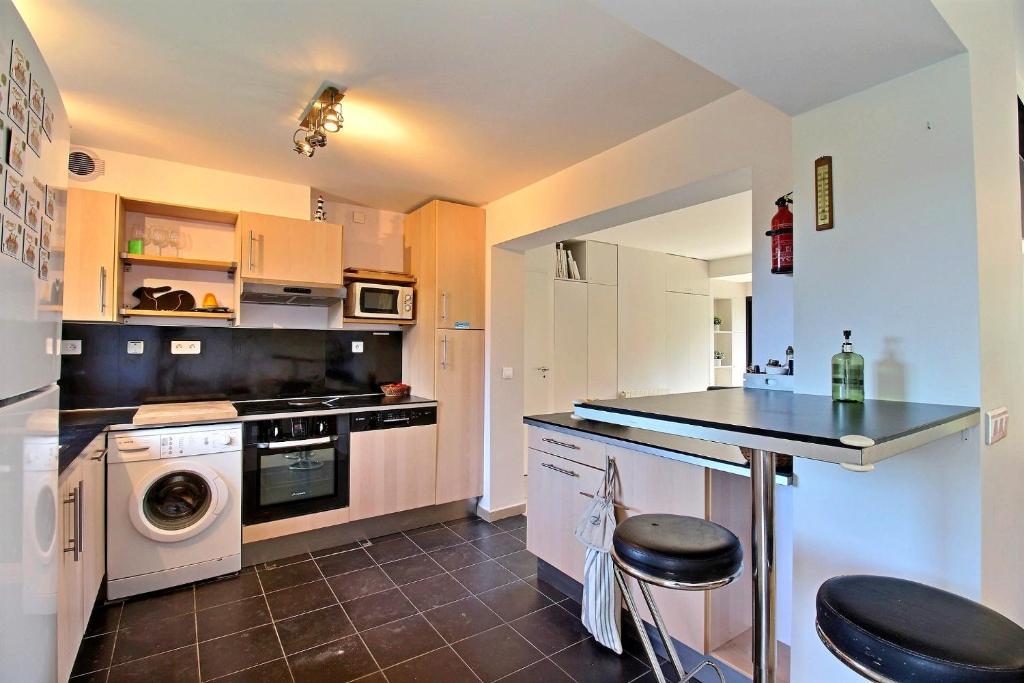 GITE ROSCLEDAN contemporain, 3 chambres idéalement situé photo 1