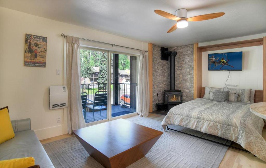 Studio Purgatory Townhome 111