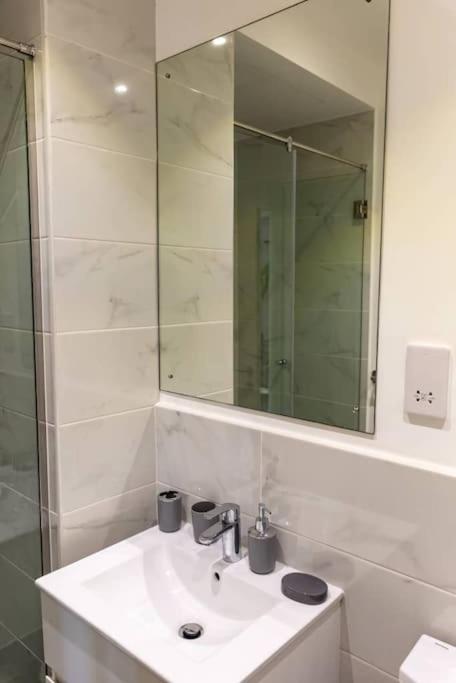 Paradise 1 bedroom Apartment @Embassy Gardens photo 1