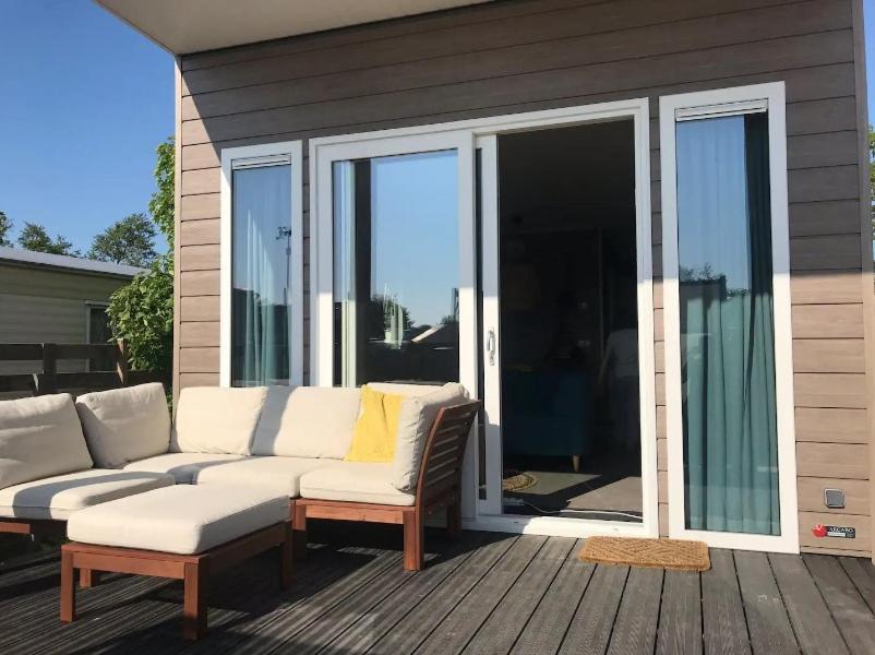 Chalet 561 op Recreatiepark De Wielen photo 2