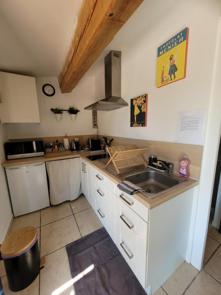 Studio dans maisonnette en pierre photo 4