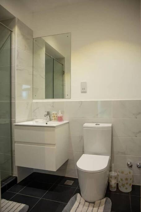 Pool View Apartment @Embassy Gardens photo 1