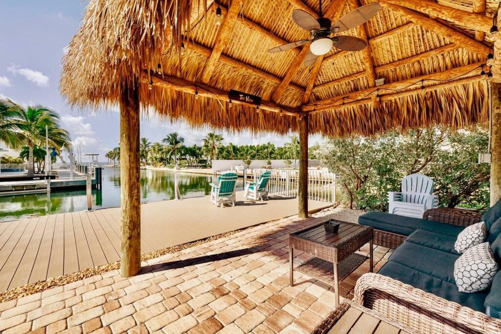 Super Snapper lux w/Heated Pool, Tiki, Dock, Lanai photo 2