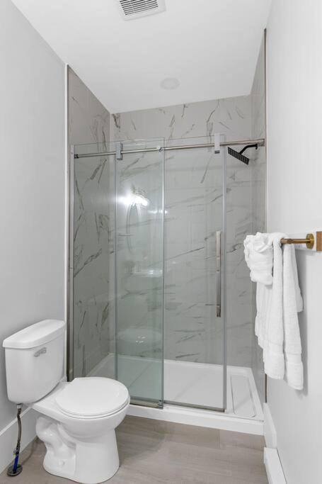 Studio 1 ~ Lovely 1BDRM Apartment, Downtown! photo 4