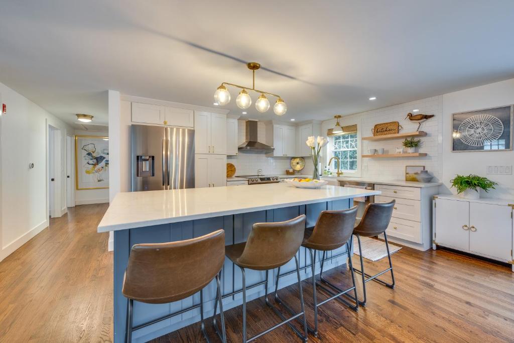 Rye Coastal Retreat with Deck and Outdoor Dining photo 2