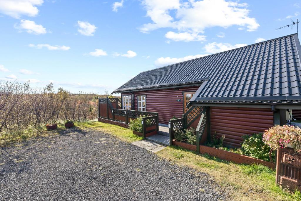 The Red cabin photo 2