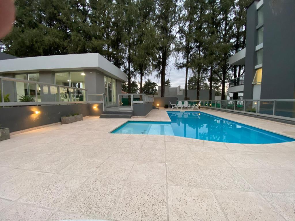 Departamento nuevo con seguridad y pileta ,en villa allende a 15 del centro de Córdoba photo 2