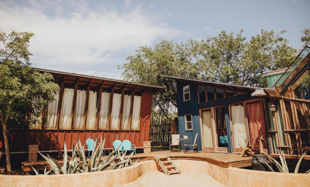Uber Unique Lakefront Eco Cabin on a Magical Retreat Property photo 3