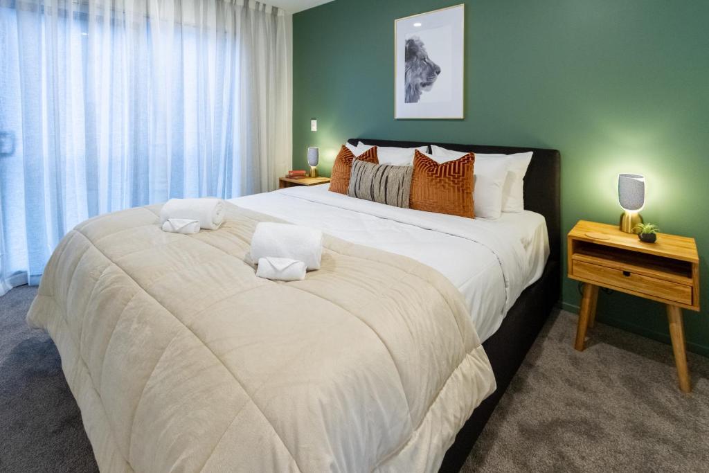 Designer Detailing in the CBD: 2 bed 2.5 bath