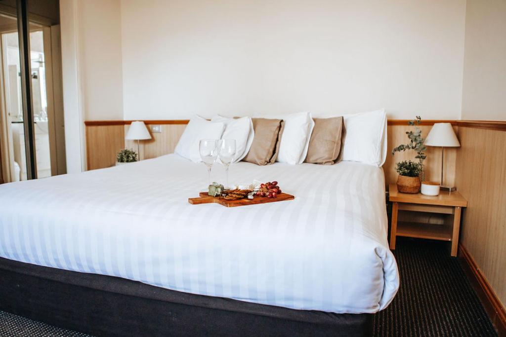Astor Inn Room Type - Standard King Room