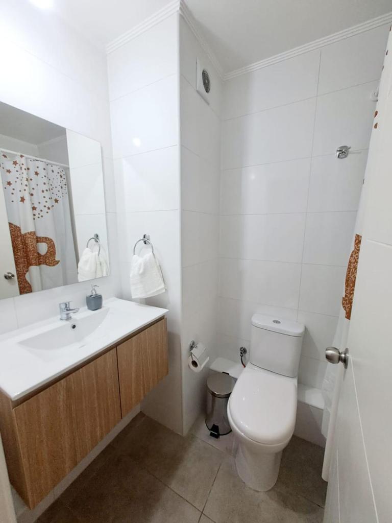 Comodo Dpto. 4to piso - 2P/2B Excelente Conectividad/Buen Sector - Brisas Del Sol photo 2