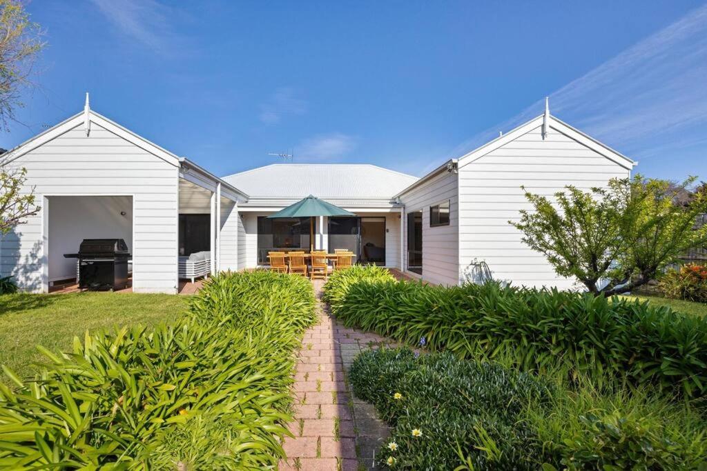 Beachside Retreat Blairgowrie photo 1