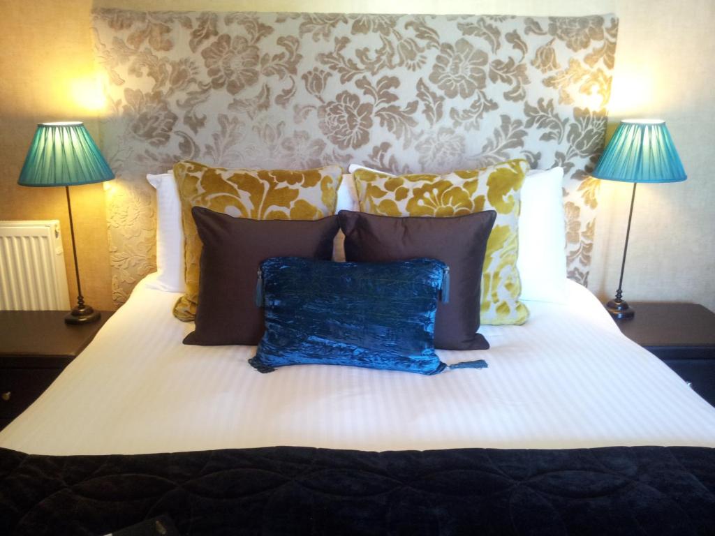 The Ambassador Townhouse Room Type - Classic Triple Room