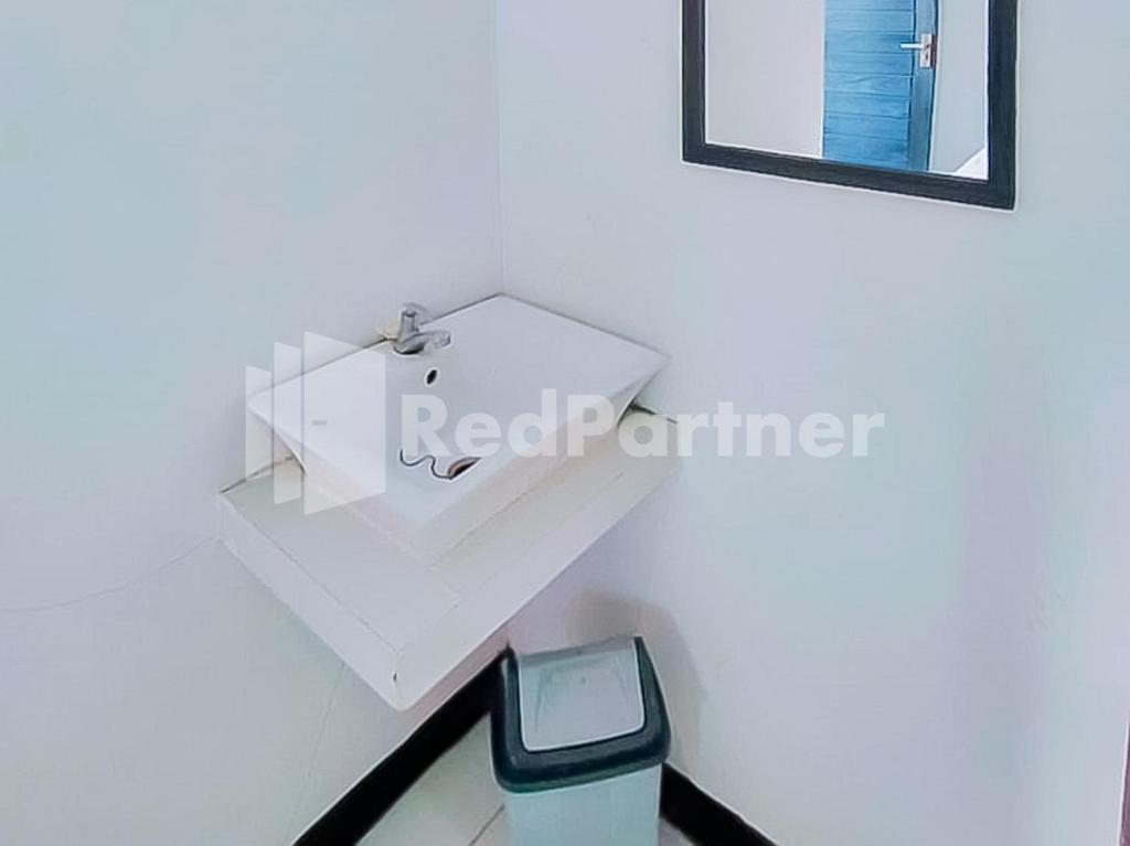 Indah Savana Hotel Mitra RedDoorz photo 4