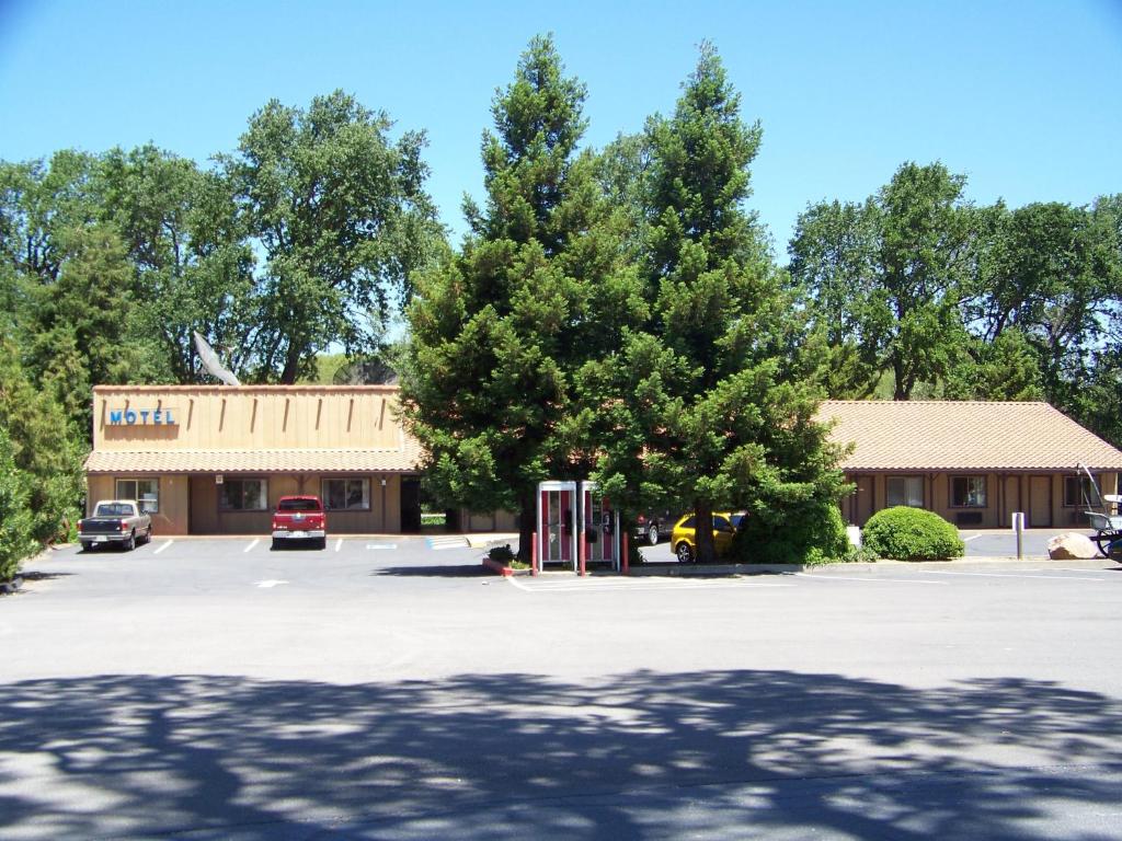 Creekside Lodge image