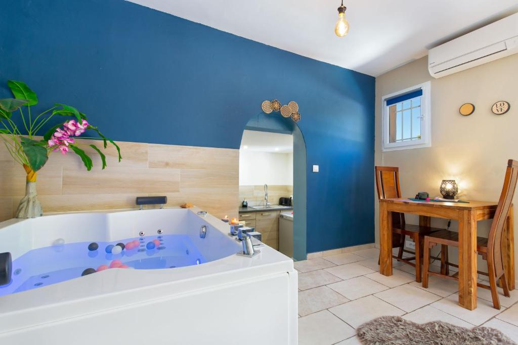 Appartement jacuzzi 4 étoiles - Love Room Beauté photo 2
