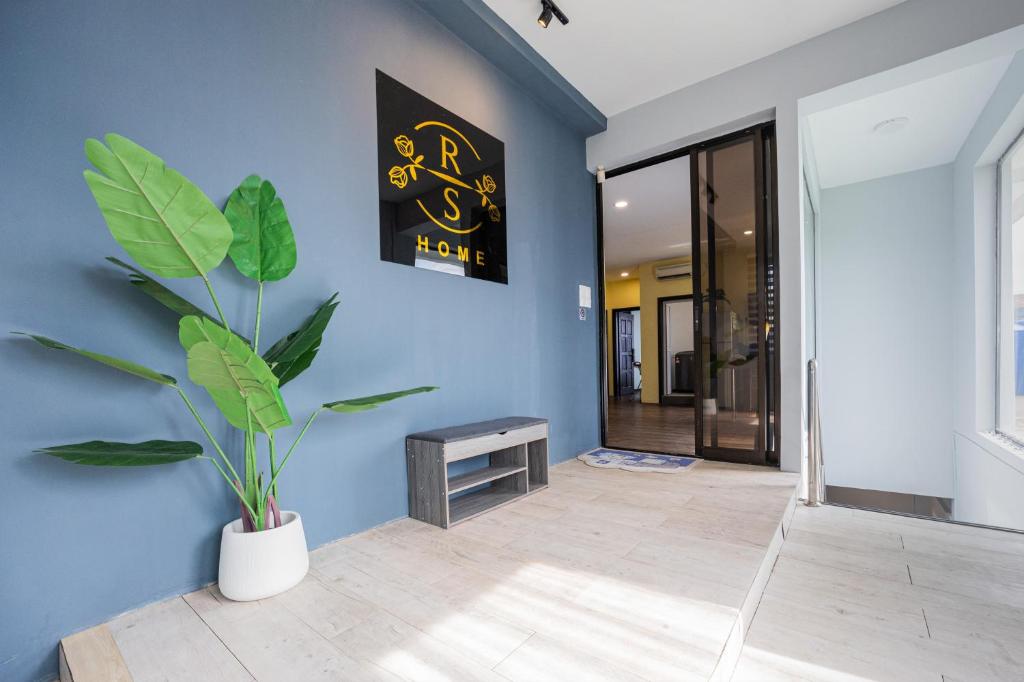 R S Home photo 1