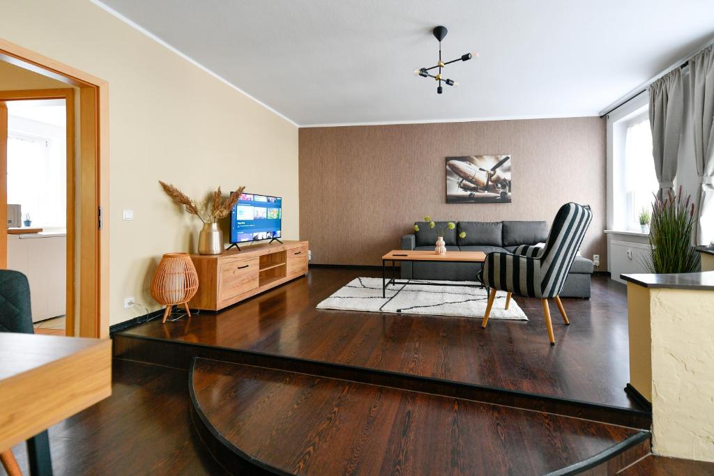 Modernes Altmarkt Apartment mit Parkplatz 4 Gäste 55qm Waschmaschine Wlan Netflix Terrasse photo 1