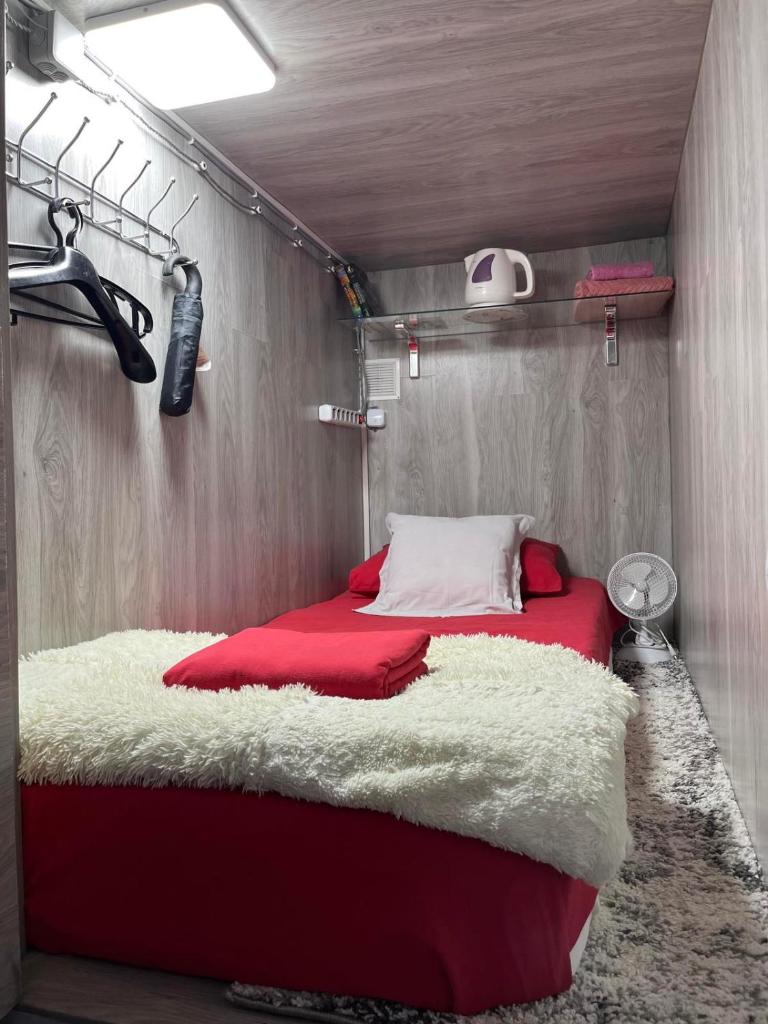 Single in the room hostel photo 1