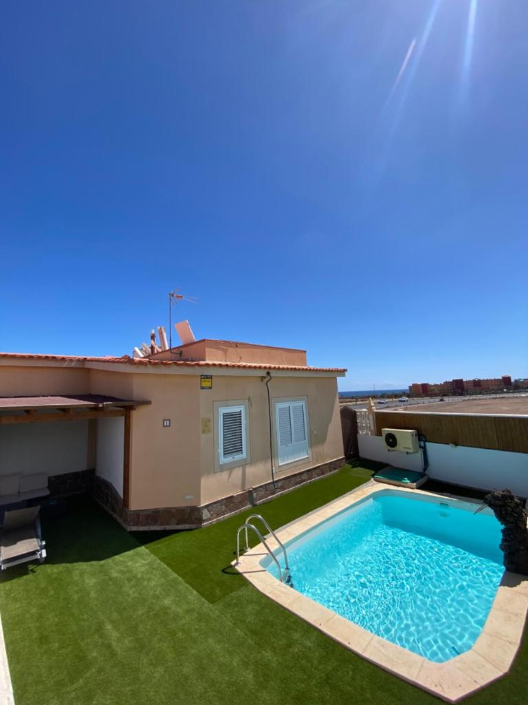 Beach Villa private heated pool photo 3