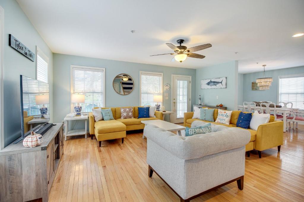 Lovely Tybee Island Home with Deck Less Than 1 Mi to Beach!