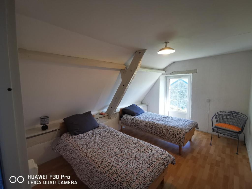 jolie longère dans un hameau de Bubry photo 1