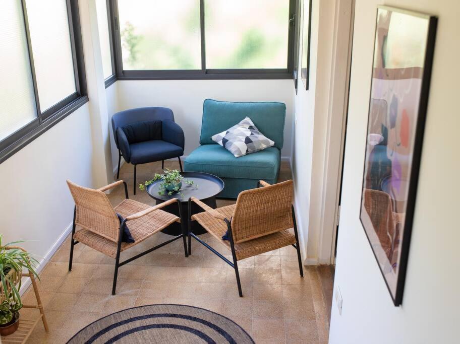 Bright and Cozy Bauhaus Gem photo 2