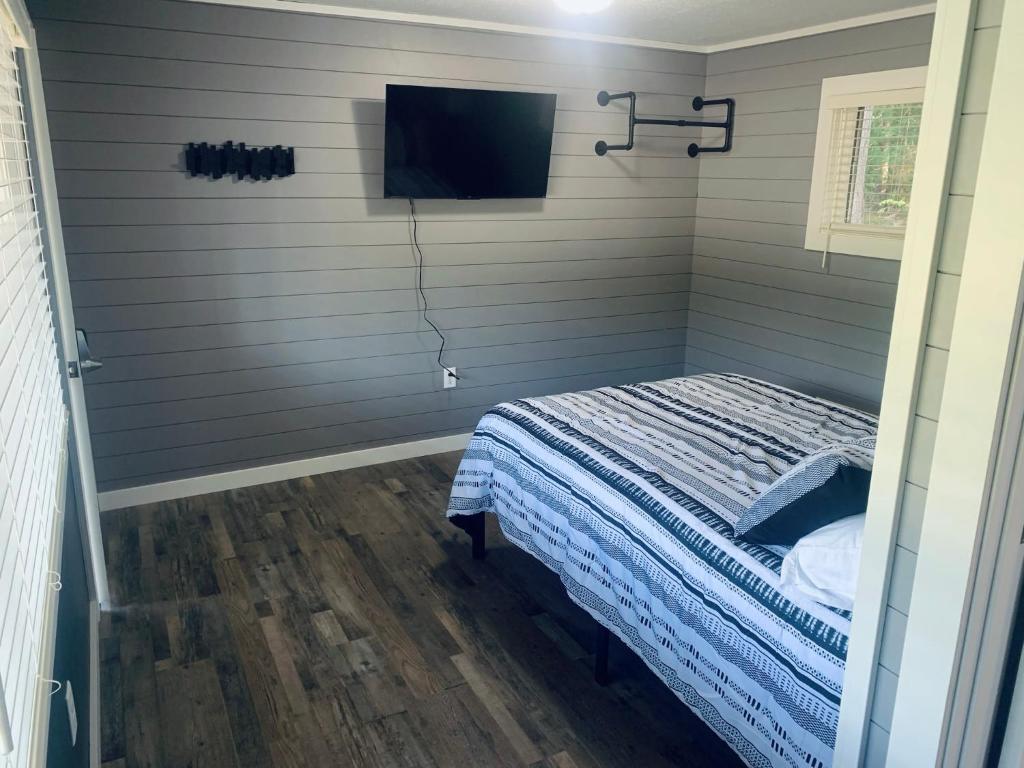 TeePee Room 6- Newly Renovated photo 1