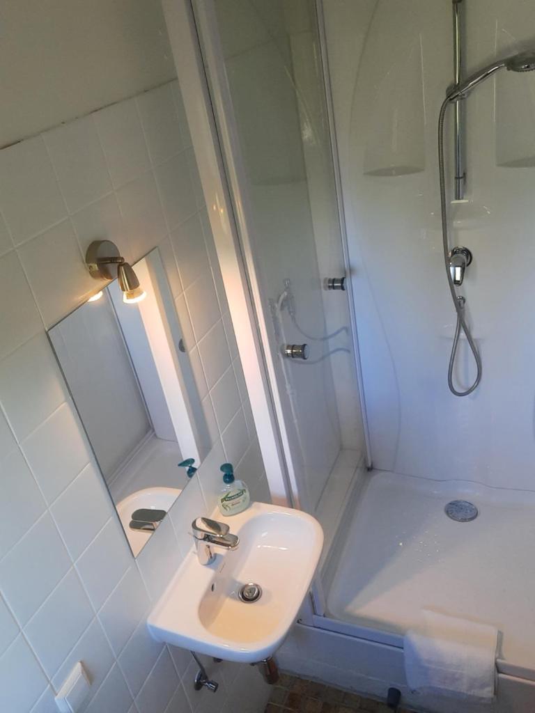 Penzini Monteurzimmer Apartment Karlsruhe am Rhein B photo 3